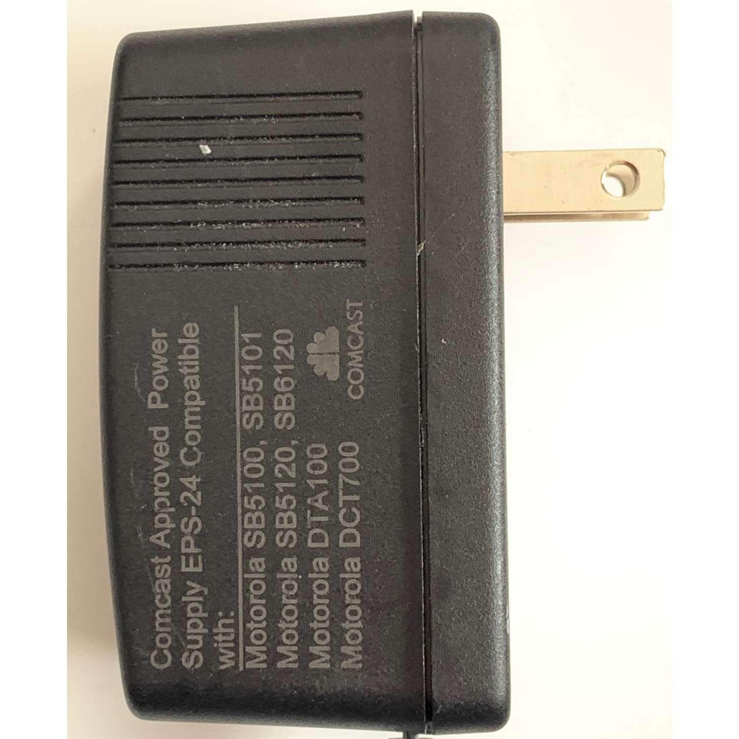 CARGADOR / ADAPTADOR DE FUENTE DE ALIMENTACION COMCAST / VCA-VCD / NUMERO DE PARTE 25-2306 / EPS-24 / ENTRADA VCA 100-120V~ 60HZ 0.5A / SALIDA VCD 12V 1000MA / MODELO CYUS15-120100BM - Imagen 4